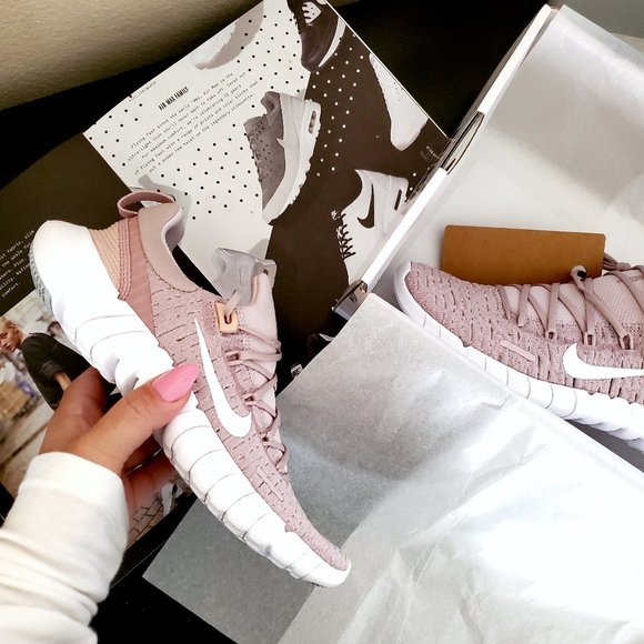 Nike Shoes - Nike Free Run 5.0